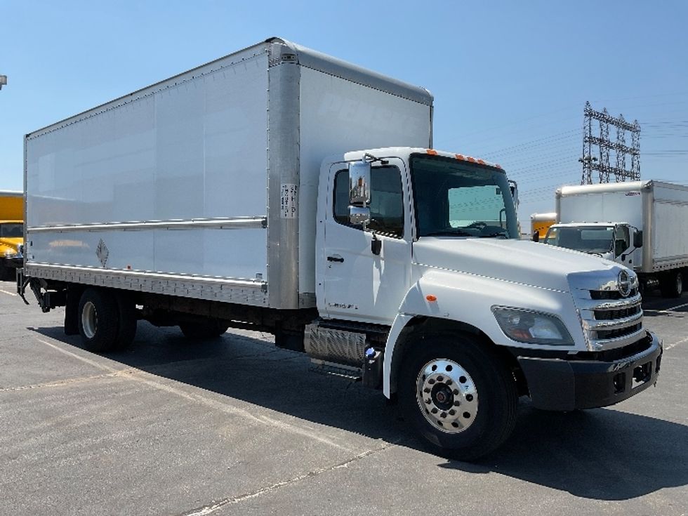 Medium Duty Box Truck-Light and Medium Duty Trucks-Hino-2019-268-Etobicoke-ON-267,913\n\t\tkm-$ 66,500 - Image 1