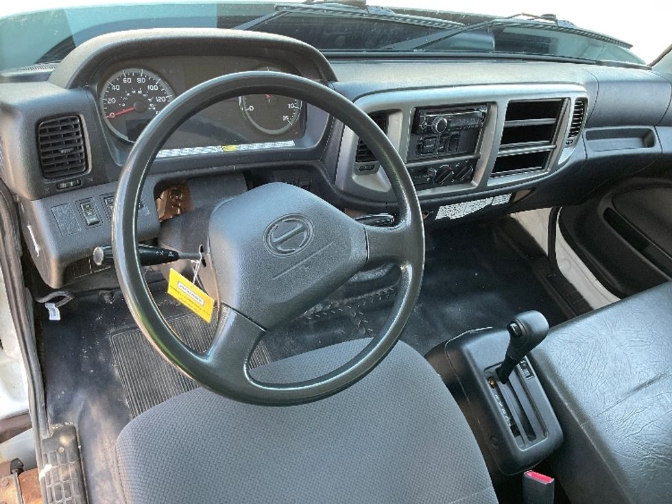Medium Duty Box Truck-Light and Medium Duty Trucks-Hino-2019-268-Etobicoke-ON-267,913\n\t\tkm-$ 66,500 - Image 17