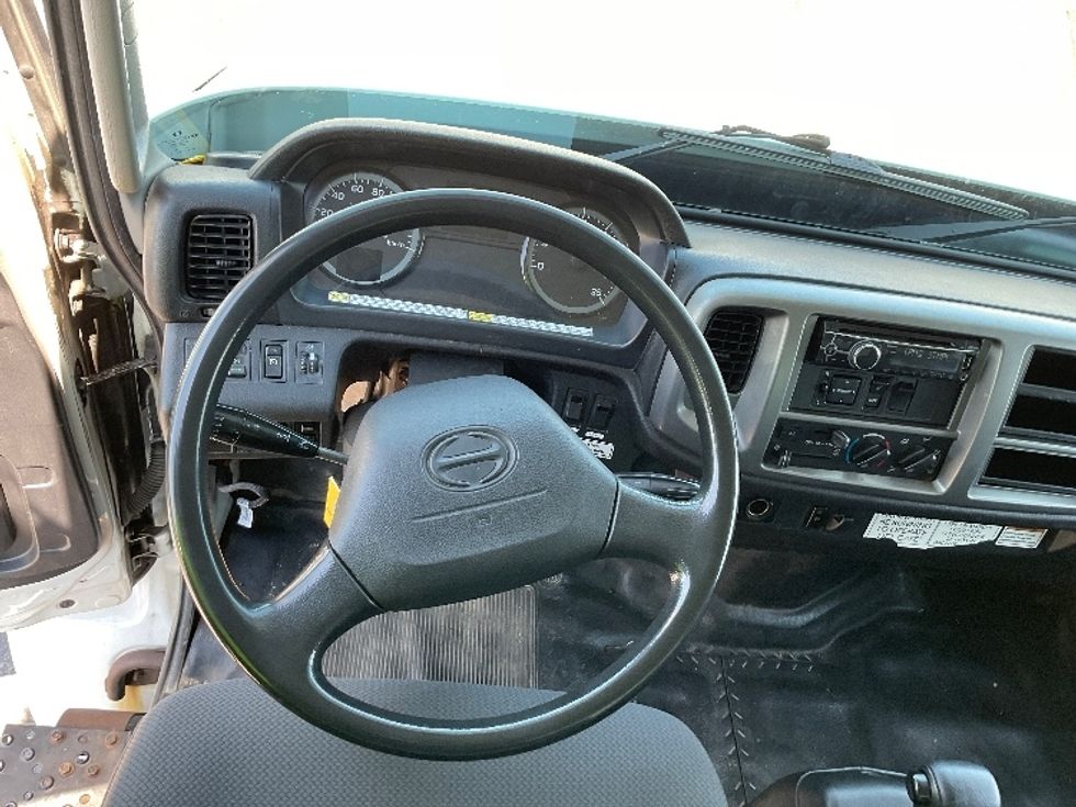 Medium Duty Box Truck-Light and Medium Duty Trucks-Hino-2019-268-Etobicoke-ON-267,913\n\t\tkm-$ 66,500 - Image 18