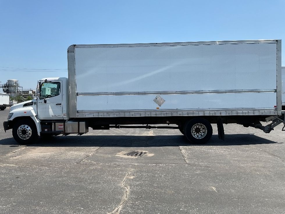 Medium Duty Box Truck-Light and Medium Duty Trucks-Hino-2019-268-Etobicoke-ON-267,913\n\t\tkm-$ 66,500 - Image 4