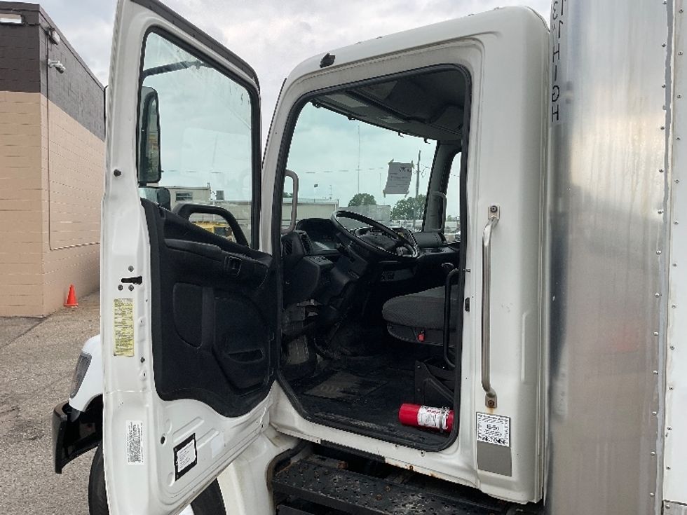 Medium Duty Box Truck-Light and Medium Duty Trucks-Hino-2019-268-Flint-MI-165,895\n\t\tmiles-$ 47,000 - Image 16