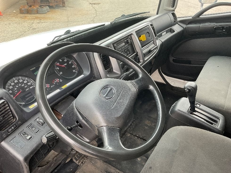 Medium Duty Box Truck-Light and Medium Duty Trucks-Hino-2019-268-Flint-MI-165,895\n\t\tmiles-$ 47,000 - Image 17