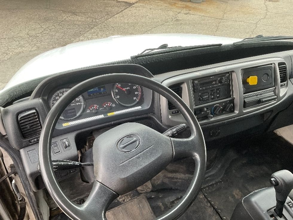 Medium Duty Box Truck-Light and Medium Duty Trucks-Hino-2019-268-Flint-MI-165,895\n\t\tmiles-$ 47,000 - Image 18