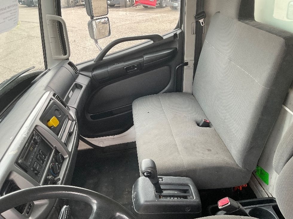 Medium Duty Box Truck-Light and Medium Duty Trucks-Hino-2019-268-Flint-MI-165,895\n\t\tmiles-$ 47,000 - Image 19