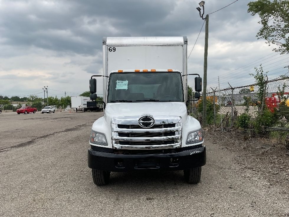 Medium Duty Box Truck-Light and Medium Duty Trucks-Hino-2019-268-Flint-MI-165,895\n\t\tmiles-$ 47,000 - Image 2