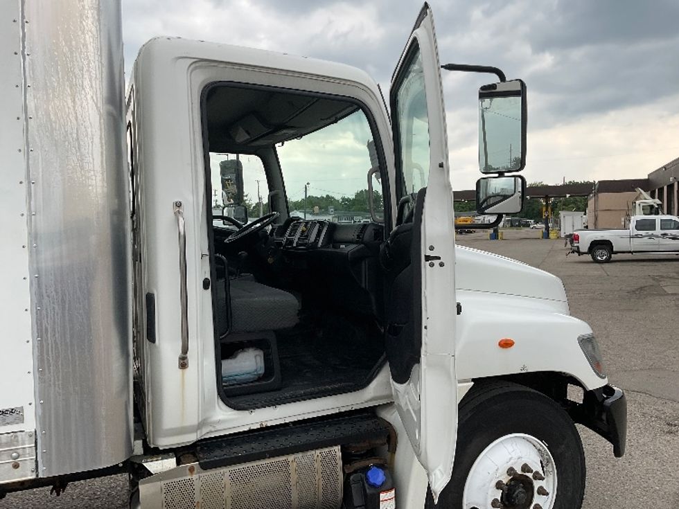 Medium Duty Box Truck-Light and Medium Duty Trucks-Hino-2019-268-Flint-MI-165,895\n\t\tmiles-$ 47,000 - Image 20