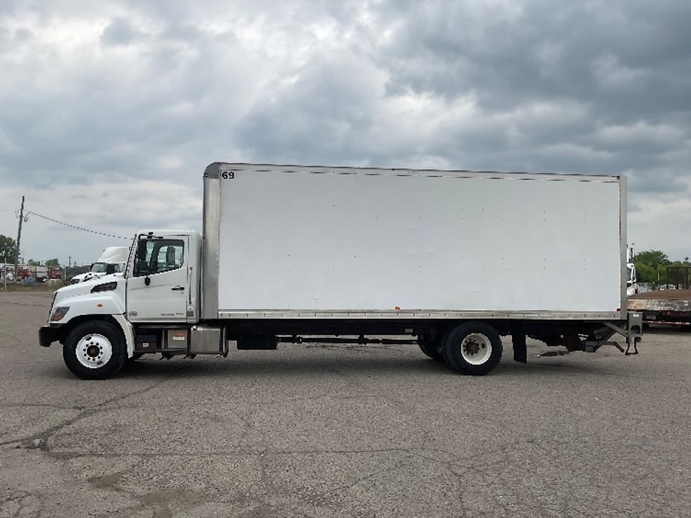 Medium Duty Box Truck-Light and Medium Duty Trucks-Hino-2019-268-Flint-MI-165,895\n\t\tmiles-$ 47,000 - Image 4