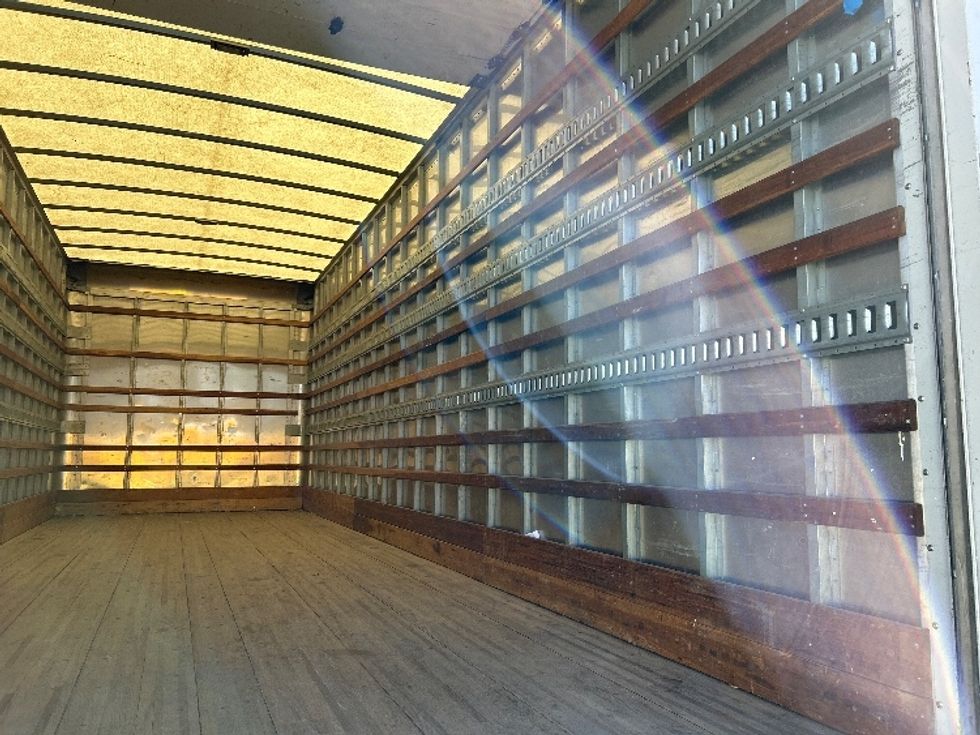 Medium Duty Box Truck-Light and Medium Duty Trucks-Hino-2019-268-Fontana-CA-100,663\n\t\tmiles-$ 61,500 - Image 12