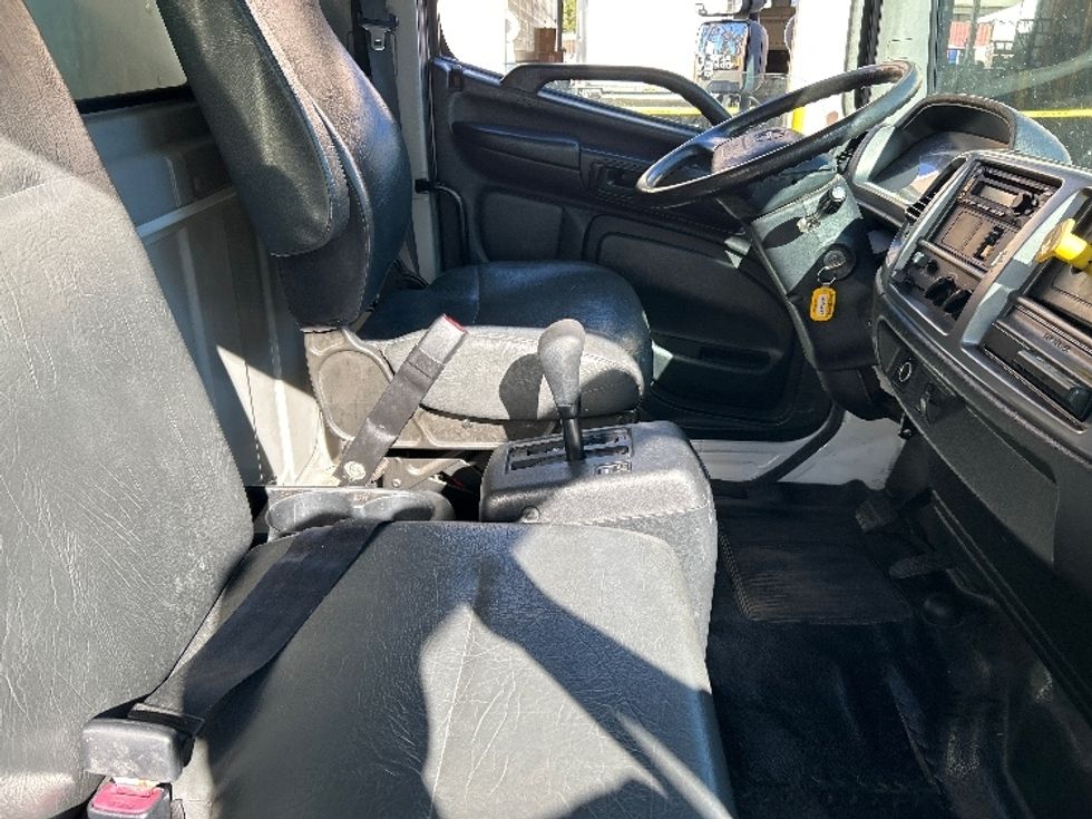 Medium Duty Box Truck-Light and Medium Duty Trucks-Hino-2019-268-Fontana-CA-100,663\n\t\tmiles-$ 61,500 - Image 22