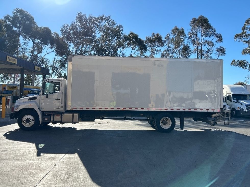 Medium Duty Box Truck-Light and Medium Duty Trucks-Hino-2019-268-Fontana-CA-100,663\n\t\tmiles-$ 61,500 - Image 4