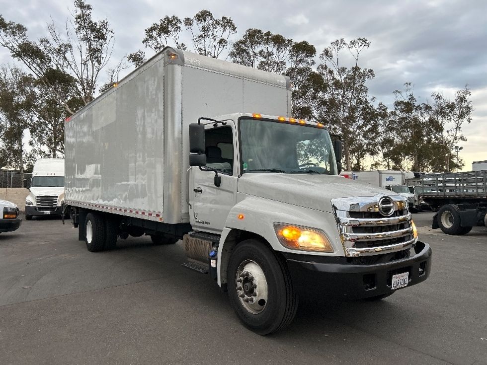 Medium Duty Box Truck-Light and Medium Duty Trucks-Hino-2019-268-Fontana-CA-101,336\n\t\tmiles-$ 61,000 - Image 1