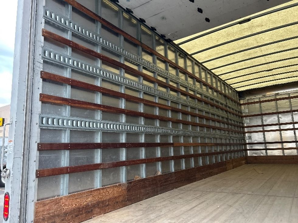 Medium Duty Box Truck-Light and Medium Duty Trucks-Hino-2019-268-Fontana-CA-101,336\n\t\tmiles-$ 61,000 - Image 11