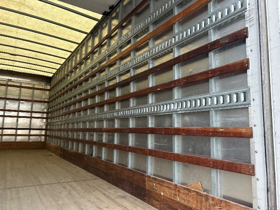 Medium Duty Box Truck-Light and Medium Duty Trucks-Hino-2019-268-Fontana-CA-101,336\n\t\tmiles-$ 61,000 - Image 12