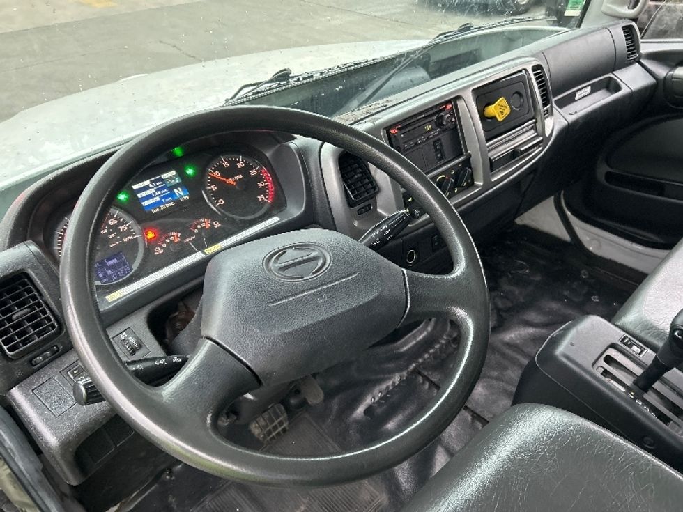 Medium Duty Box Truck-Light and Medium Duty Trucks-Hino-2019-268-Fontana-CA-101,336\n\t\tmiles-$ 61,000 - Image 16