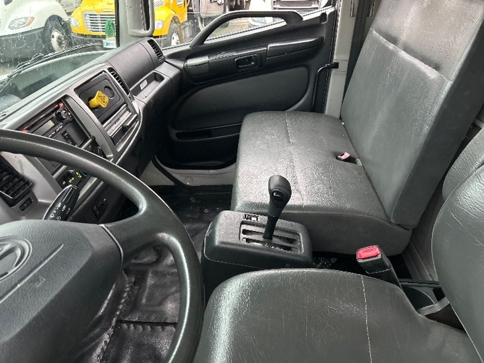 Medium Duty Box Truck-Light and Medium Duty Trucks-Hino-2019-268-Fontana-CA-101,336\n\t\tmiles-$ 61,000 - Image 18