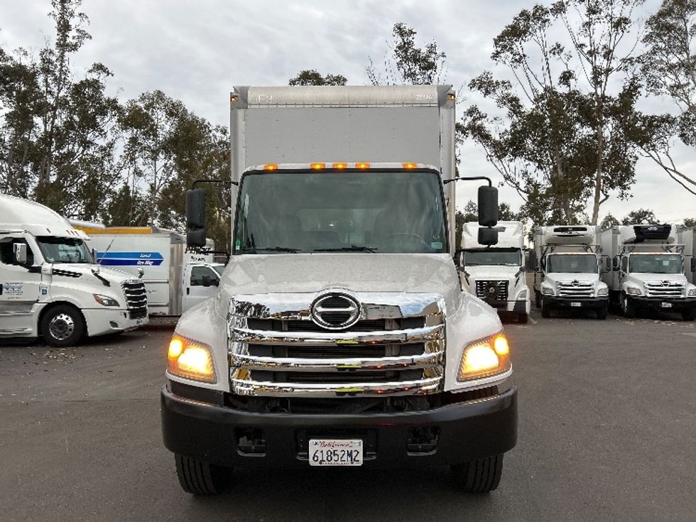 Medium Duty Box Truck-Light and Medium Duty Trucks-Hino-2019-268-Fontana-CA-101,336\n\t\tmiles-$ 61,000 - Image 2