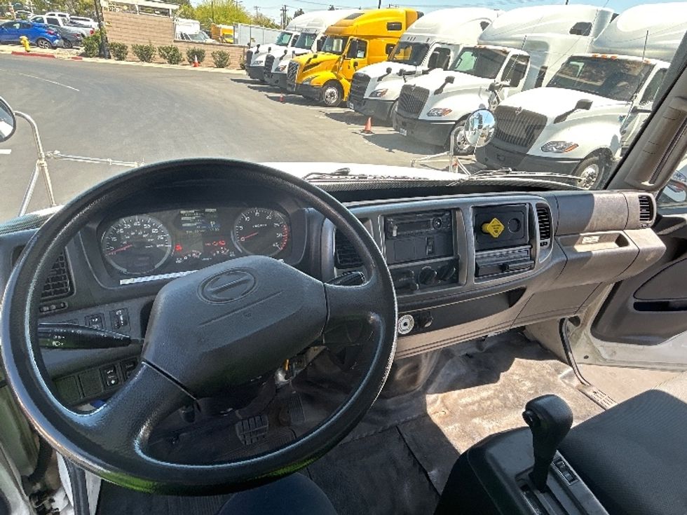Medium Duty Box Truck-Light and Medium Duty Trucks-Hino-2019-268-Fontana-CA-141,470\n\t\tmiles-$ 50,250 - Image 18