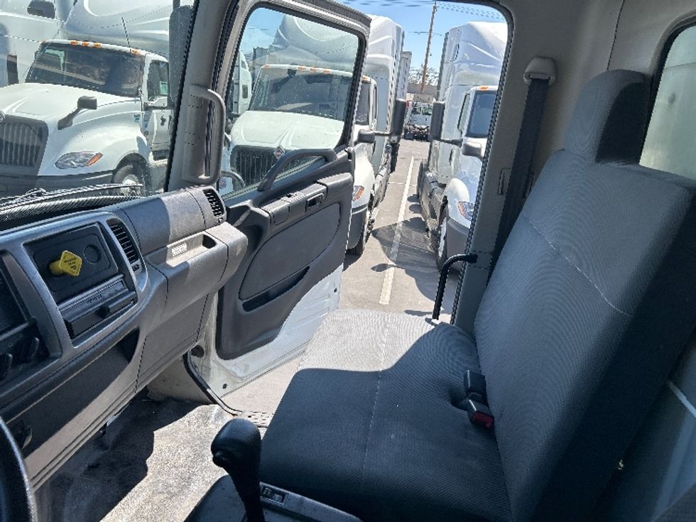 Medium Duty Box Truck-Light and Medium Duty Trucks-Hino-2019-268-Fontana-CA-141,470\n\t\tmiles-$ 50,250 - Image 19