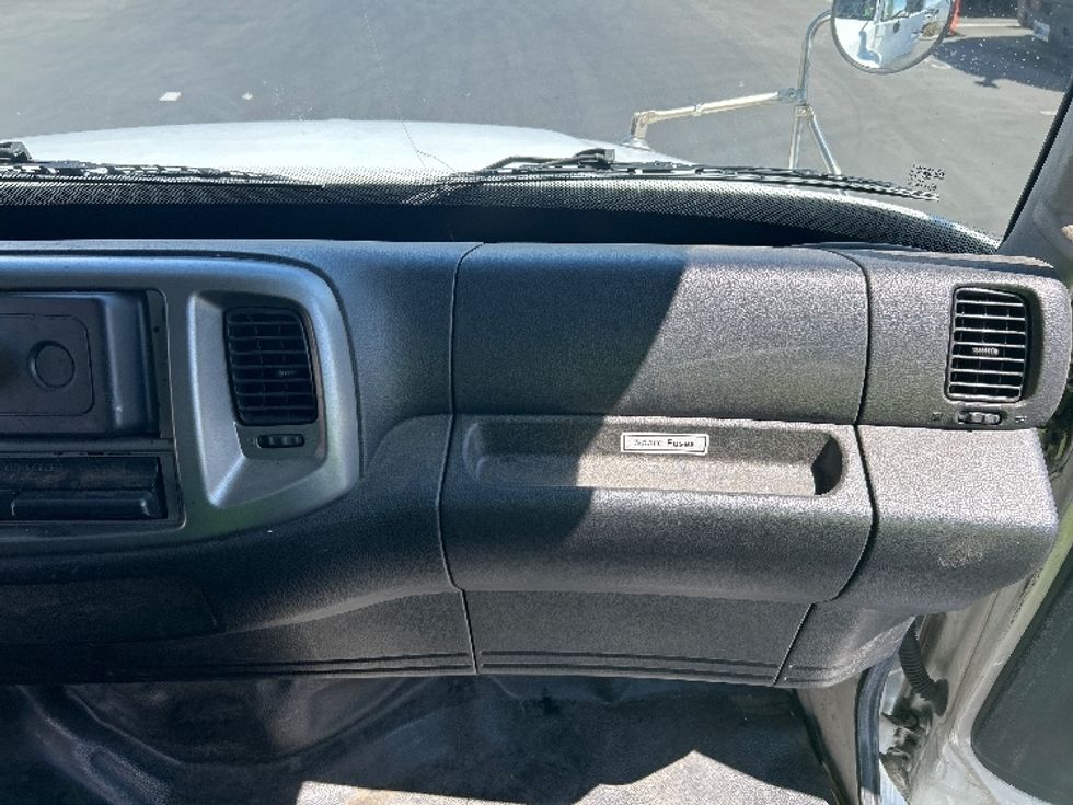 Medium Duty Box Truck-Light and Medium Duty Trucks-Hino-2019-268-Fontana-CA-141,470\n\t\tmiles-$ 50,250 - Image 21