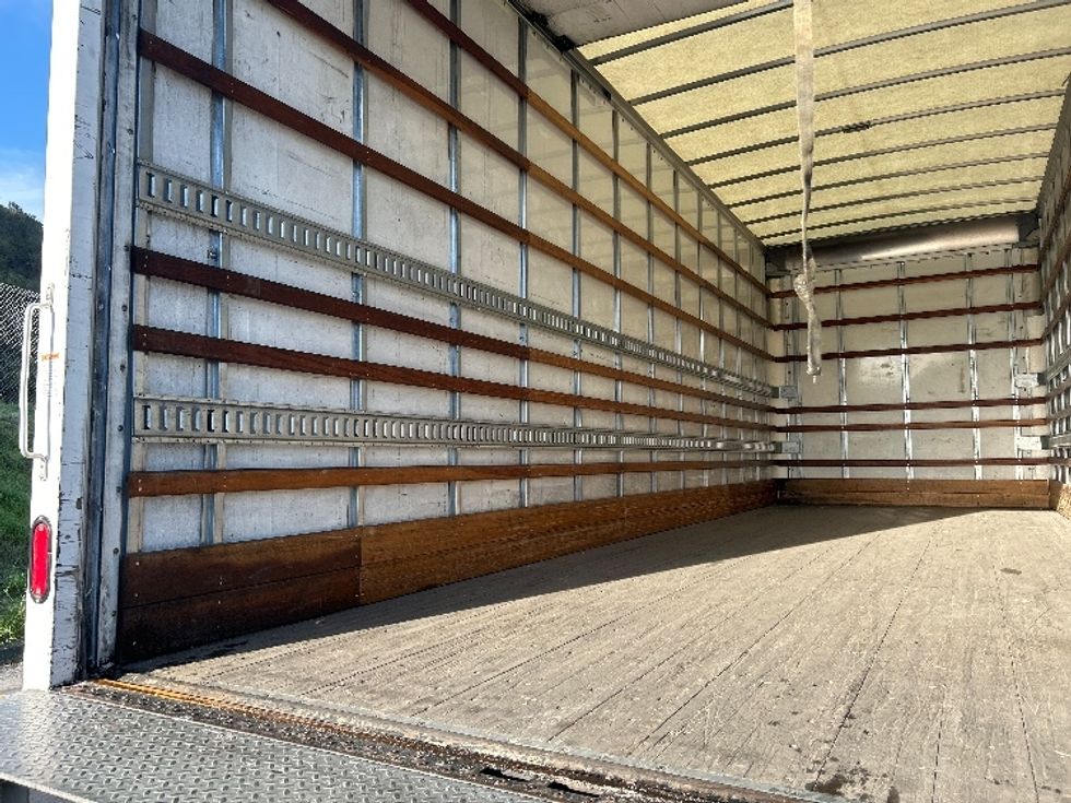 Medium Duty Box Truck-Light and Medium Duty Trucks-Hino-2019-268-Fontana-CA-153,993\n\t\tmiles-$ 55,500 - Image 11