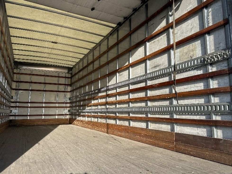 Medium Duty Box Truck-Light and Medium Duty Trucks-Hino-2019-268-Fontana-CA-153,993\n\t\tmiles-$ 55,500 - Image 12