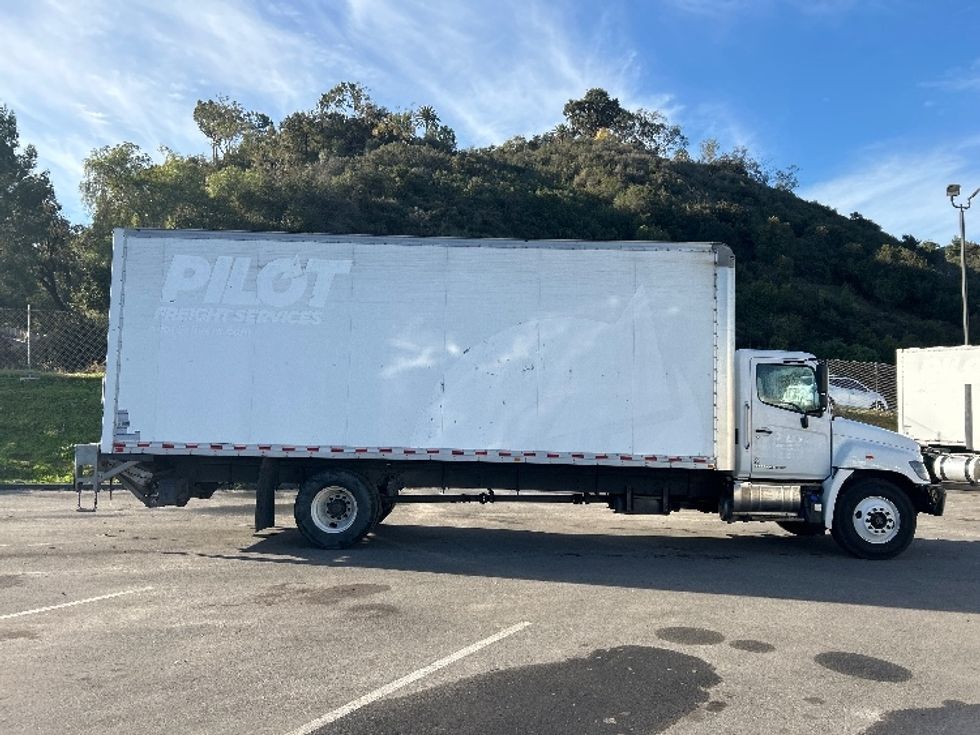 Medium Duty Box Truck-Light and Medium Duty Trucks-Hino-2019-268-Fontana-CA-153,993\n\t\tmiles-$ 55,500 - Image 15