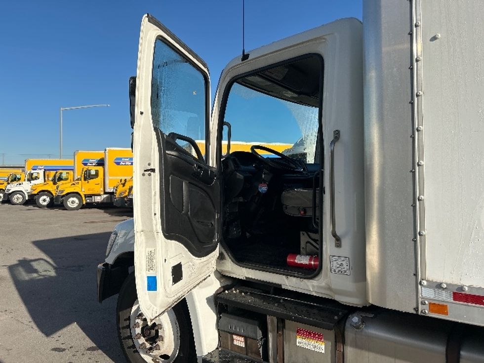 Medium Duty Box Truck-Light and Medium Duty Trucks-Hino-2019-268-Fontana-CA-153,993\n\t\tmiles-$ 55,500 - Image 16
