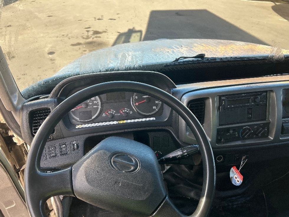 Medium Duty Box Truck-Light and Medium Duty Trucks-Hino-2019-268-Fontana-CA-153,993\n\t\tmiles-$ 55,500 - Image 18