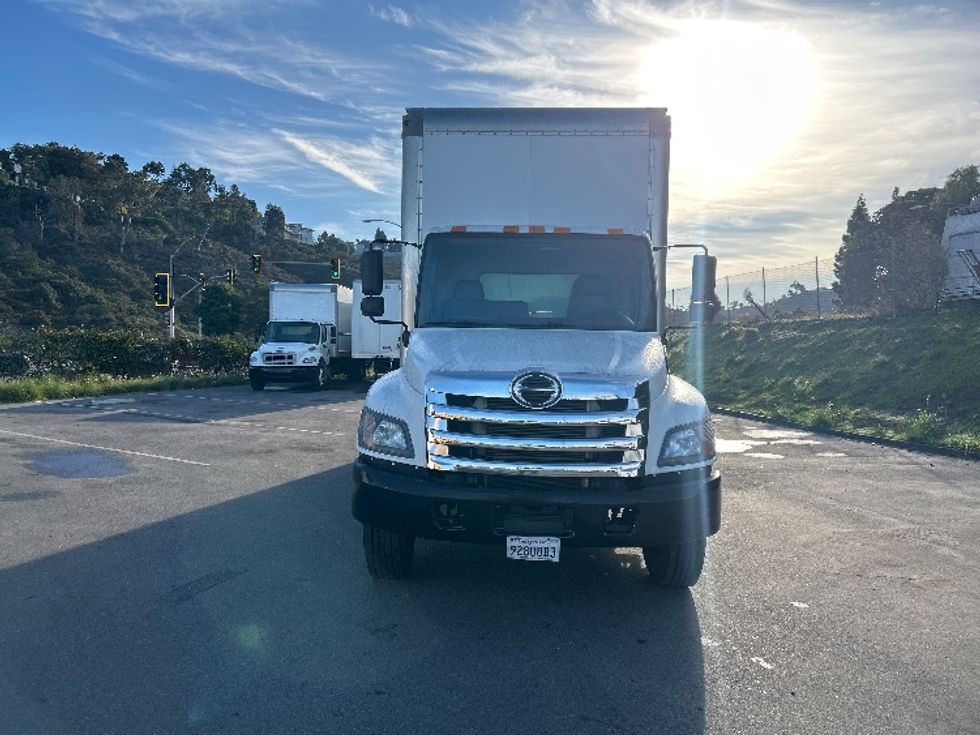 Medium Duty Box Truck-Light and Medium Duty Trucks-Hino-2019-268-Fontana-CA-153,993\n\t\tmiles-$ 55,500 - Image 2