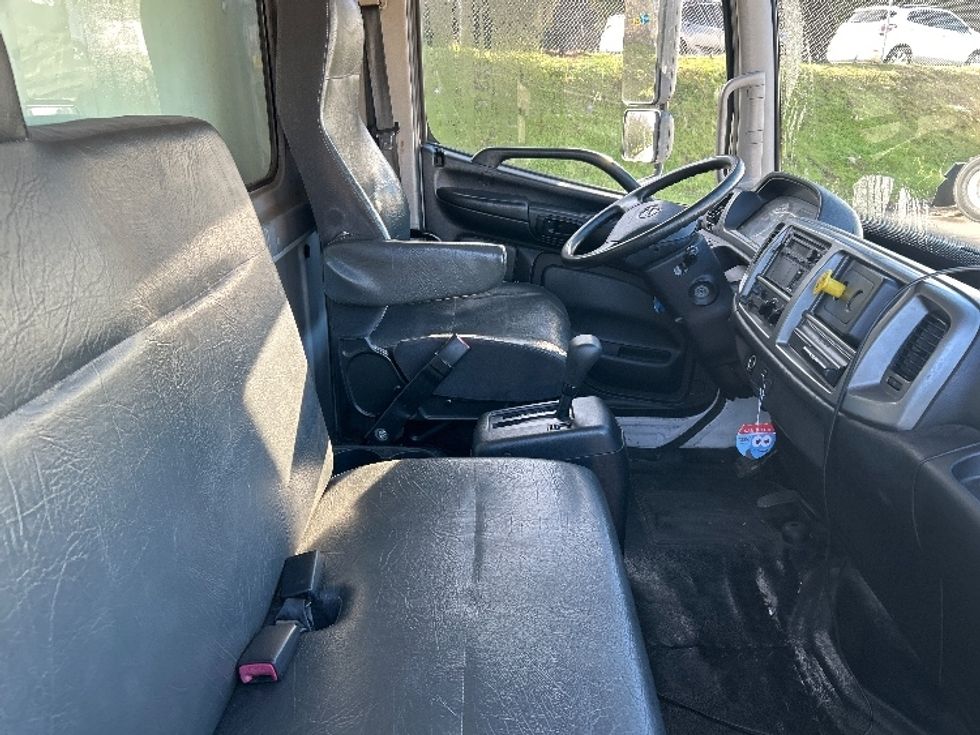 Medium Duty Box Truck-Light and Medium Duty Trucks-Hino-2019-268-Fontana-CA-153,993\n\t\tmiles-$ 55,500 - Image 22