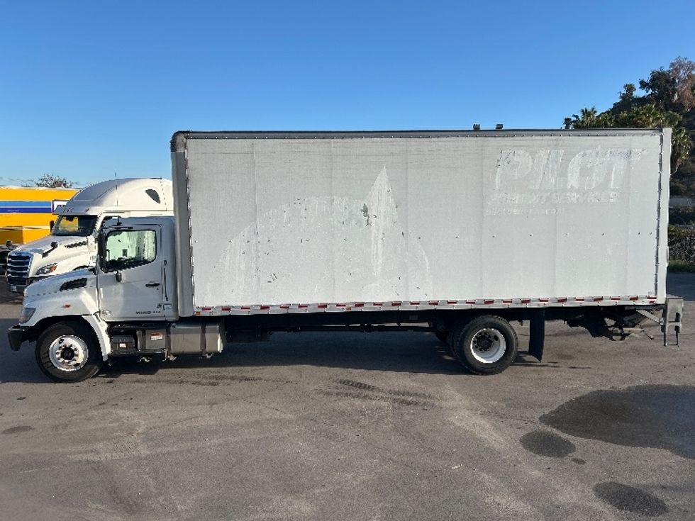 Medium Duty Box Truck-Light and Medium Duty Trucks-Hino-2019-268-Fontana-CA-153,993\n\t\tmiles-$ 55,500 - Image 4