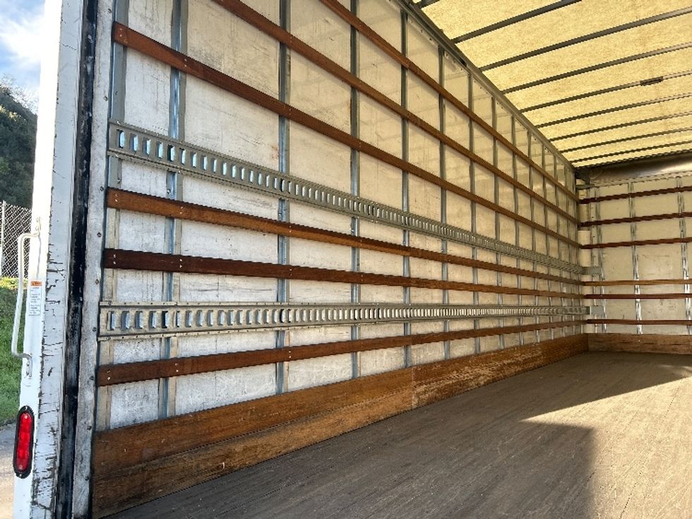 Medium Duty Box Truck-Light and Medium Duty Trucks-Hino-2019-268-Fontana-CA-163,371\n\t\tmiles-$ 54,000 - Image 11