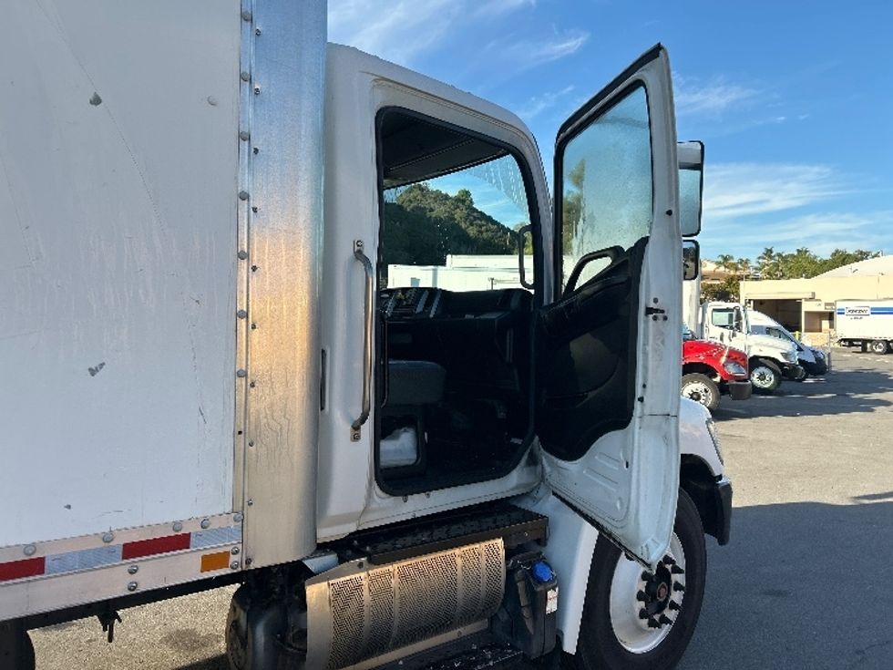 Medium Duty Box Truck-Light and Medium Duty Trucks-Hino-2019-268-Fontana-CA-163,371\n\t\tmiles-$ 54,000 - Image 18