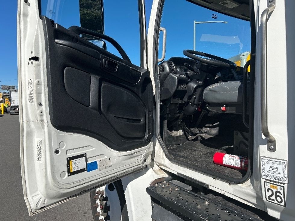Medium Duty Box Truck-Light and Medium Duty Trucks-Hino-2019-268-Fontana-CA-173,805\n\t\tmiles-$ 52,500 - Image 14