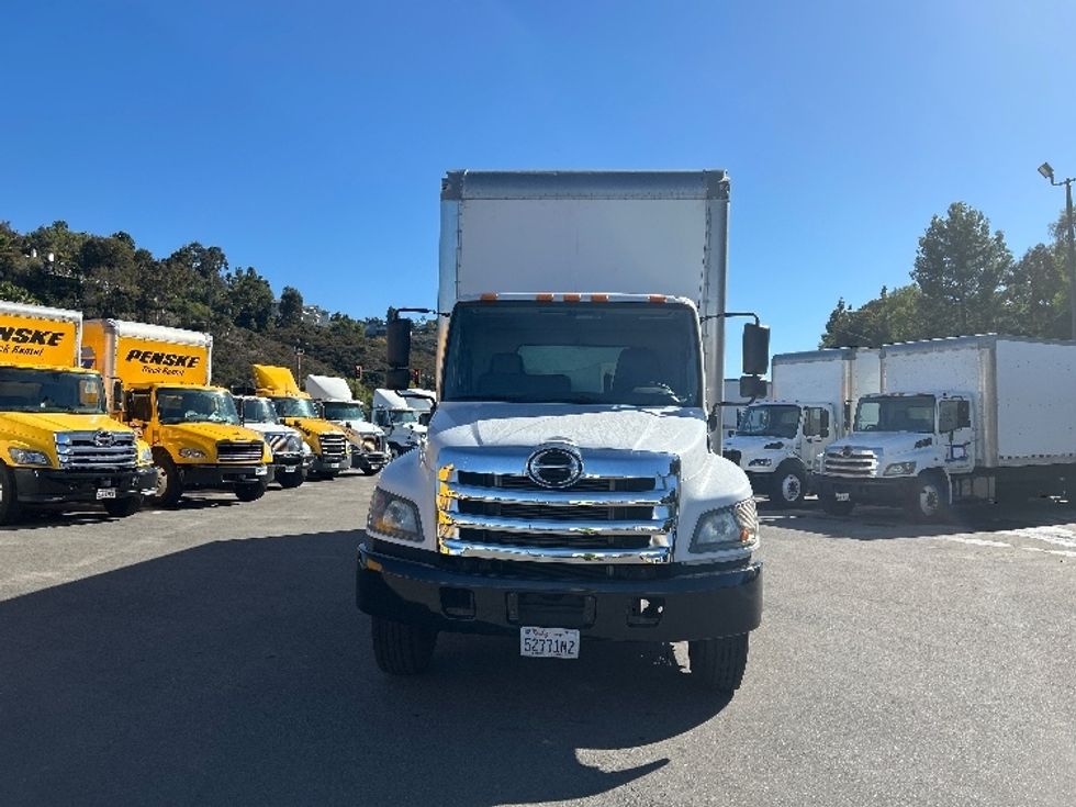 Medium Duty Box Truck-Light and Medium Duty Trucks-Hino-2019-268-Fontana-CA-173,805\n\t\tmiles-$ 52,500 - Image 2