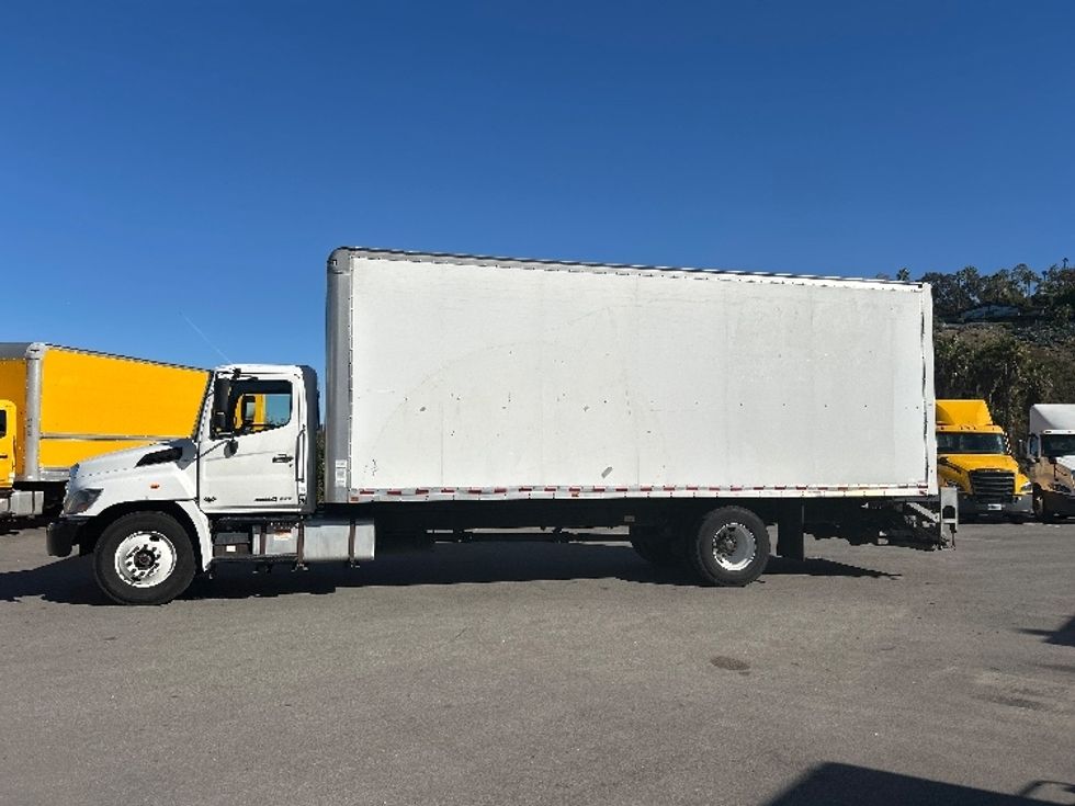Medium Duty Box Truck-Light and Medium Duty Trucks-Hino-2019-268-Fontana-CA-173,805\n\t\tmiles-$ 52,500 - Image 4