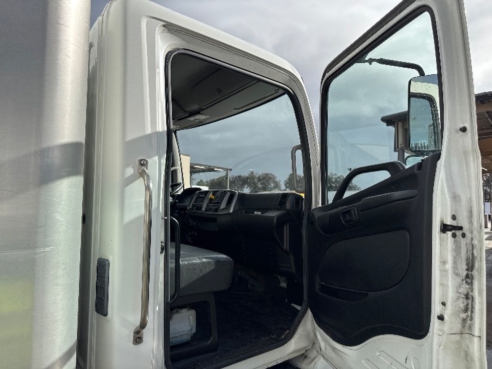 Medium Duty Box Truck-Light and Medium Duty Trucks-Hino-2019-268-Fontana-CA-198,513\n\t\tmiles-$ 49,250 - Image 20