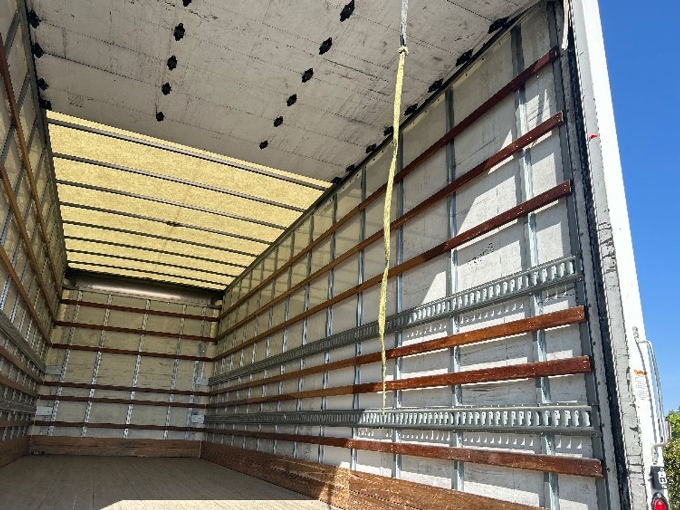 Medium Duty Box Truck-Light and Medium Duty Trucks-Hino-2019-268-Fontana-CA-204,229\n\t\tmiles-$ 46,750 - Image 12