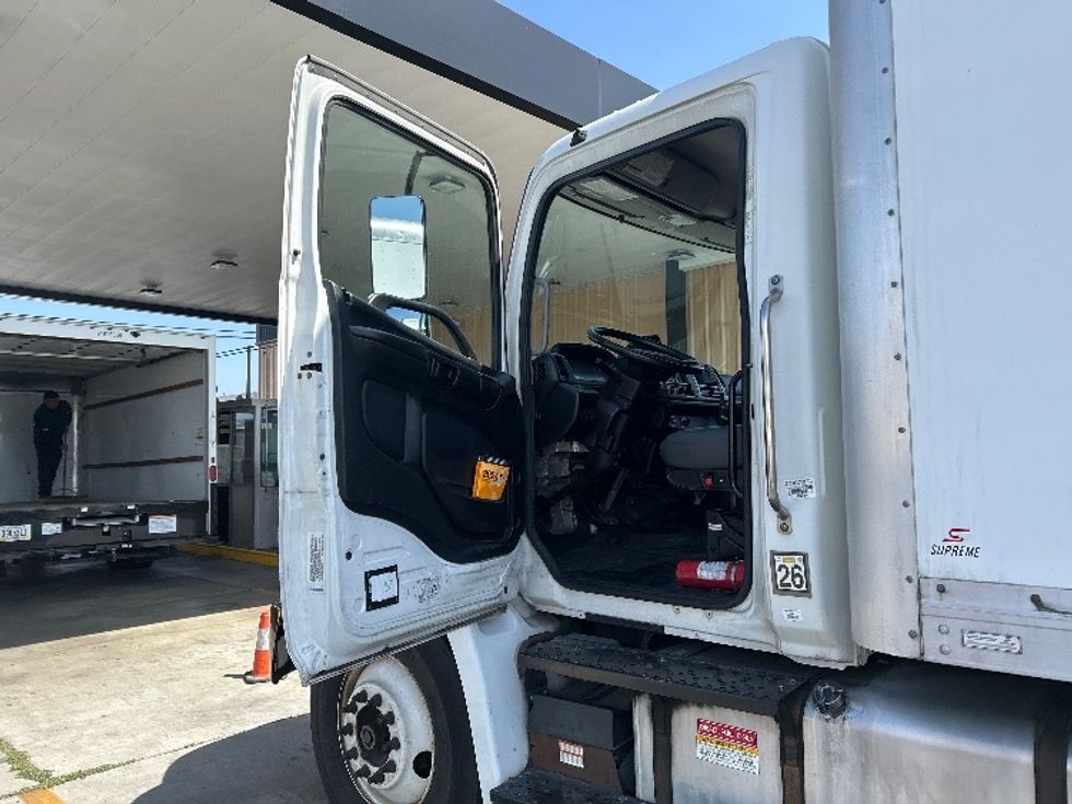 Medium Duty Box Truck-Light and Medium Duty Trucks-Hino-2019-268-Fontana-CA-210,985\n\t\tmiles-$ 46,000 - Image 17
