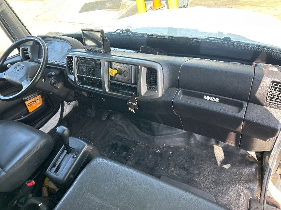 Medium Duty Box Truck-Light and Medium Duty Trucks-Hino-2019-268-Fontana-CA-210,985\n\t\tmiles-$ 46,000 - Image 21