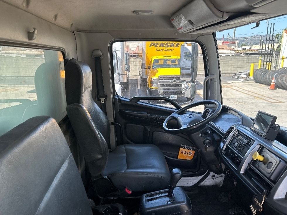 Medium Duty Box Truck-Light and Medium Duty Trucks-Hino-2019-268-Fontana-CA-210,985\n\t\tmiles-$ 46,000 - Image 22