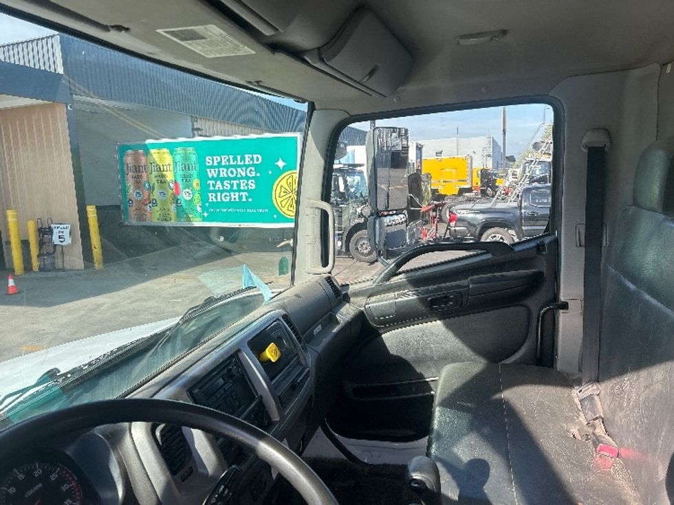Medium Duty Box Truck-Light and Medium Duty Trucks-Hino-2019-268-Fontana-CA-211,970\n\t\tmiles-$ 44,500 - Image 19