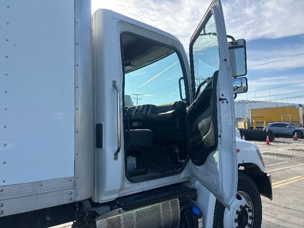 Medium Duty Box Truck-Light and Medium Duty Trucks-Hino-2019-268-Fontana-CA-211,970\n\t\tmiles-$ 44,500 - Image 20