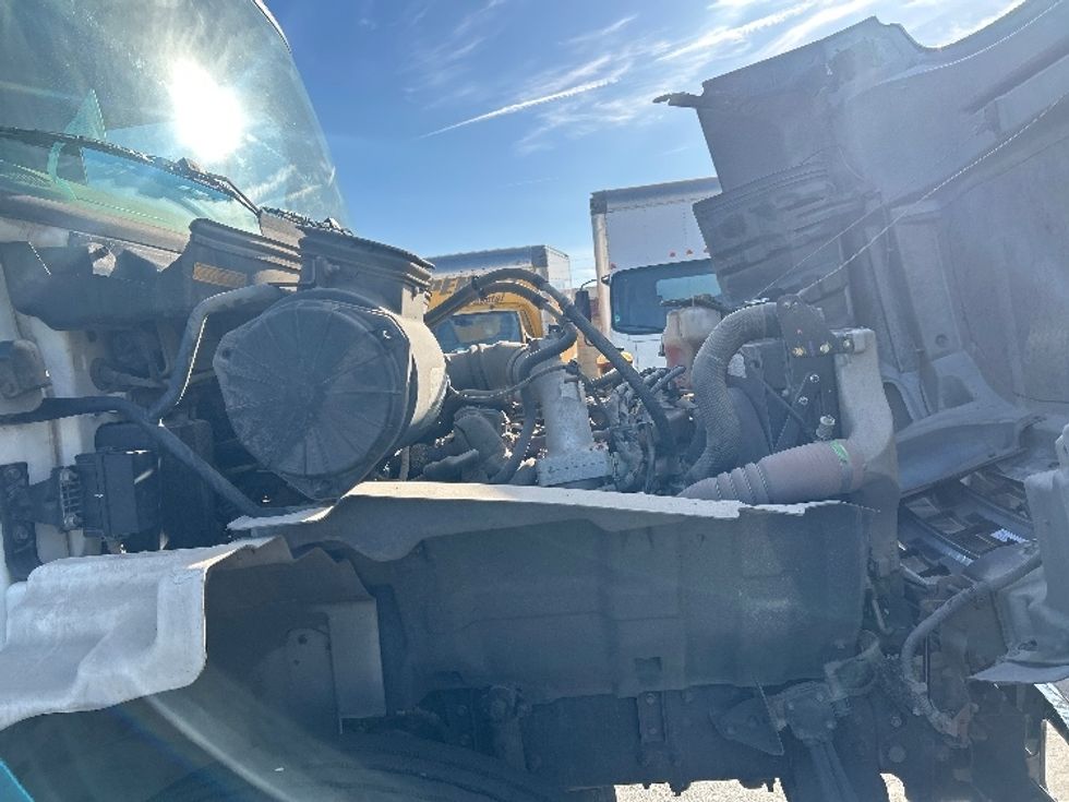 Medium Duty Box Truck-Light and Medium Duty Trucks-Hino-2019-268-Fontana-CA-211,970\n\t\tmiles-$ 44,500 - Image 23