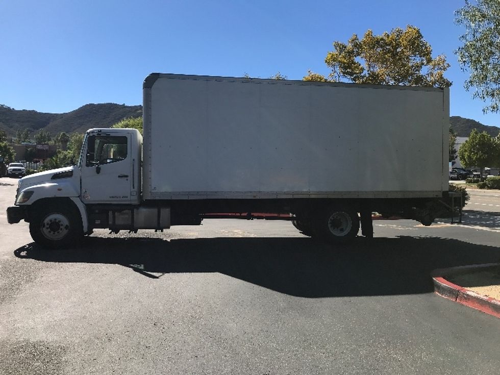 Medium Duty Box Truck-Light and Medium Duty Trucks-Hino-2019-268-Fontana-CA-225,057\n\t\tmiles-$ 44,250 - Image 4