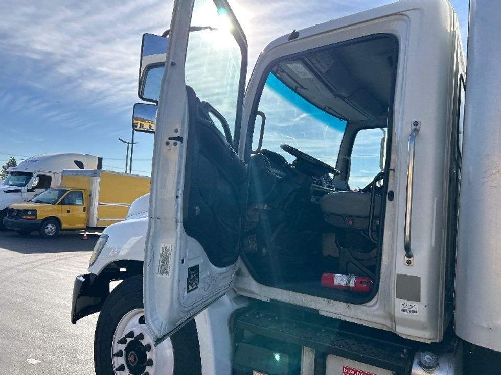 Medium Duty Box Truck-Light and Medium Duty Trucks-Hino-2019-268-Fontana-CA-231,769\n\t\tmiles-$ 43,250 - Image 16