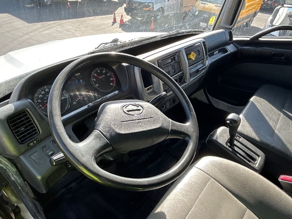 Medium Duty Box Truck-Light and Medium Duty Trucks-Hino-2019-268-Fontana-CA-231,769\n\t\tmiles-$ 43,250 - Image 17