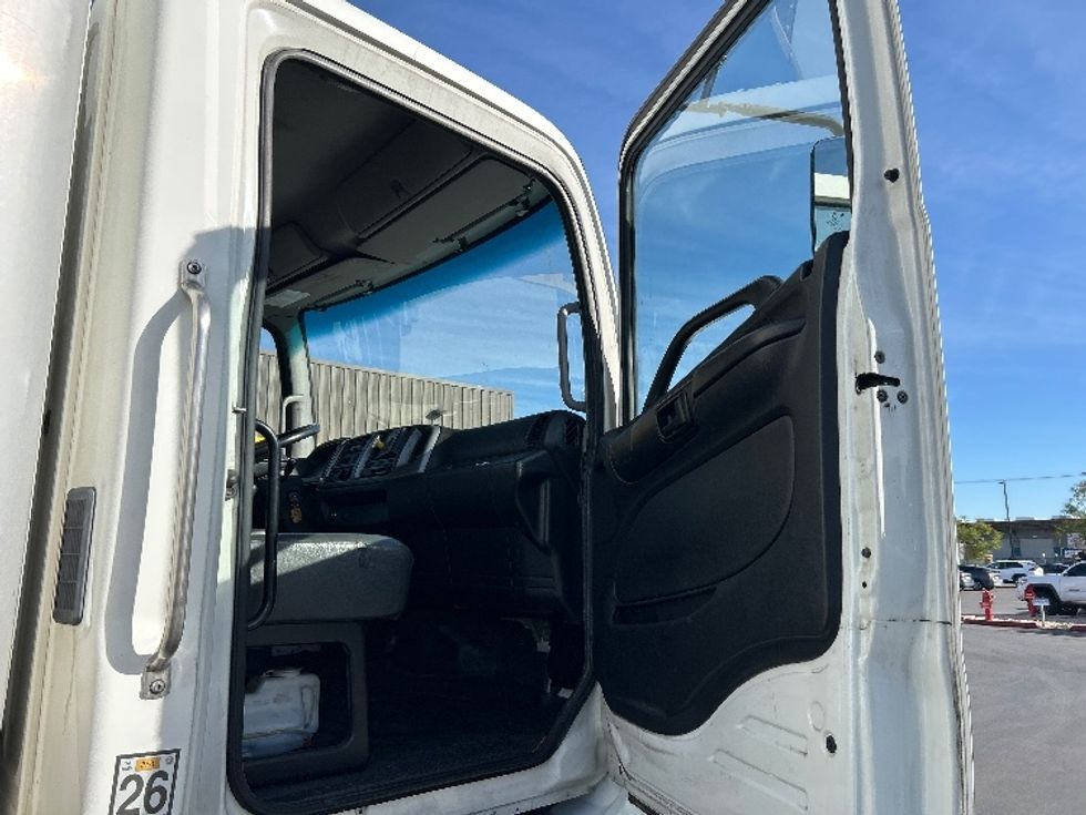 Medium Duty Box Truck-Light and Medium Duty Trucks-Hino-2019-268-Fontana-CA-231,769\n\t\tmiles-$ 43,250 - Image 20