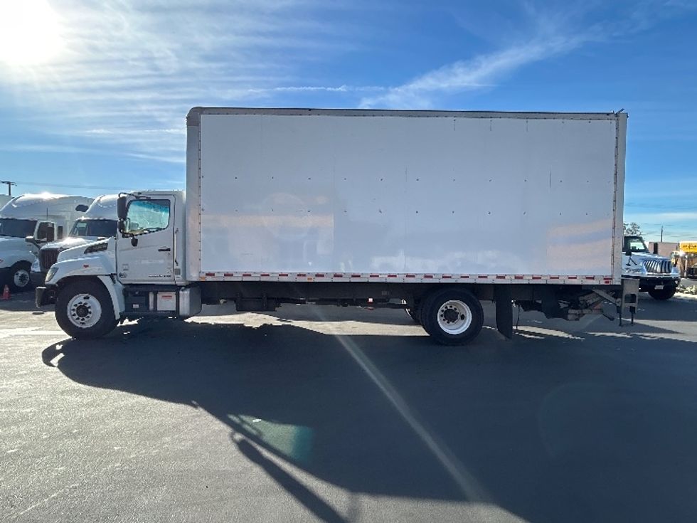 Medium Duty Box Truck-Light and Medium Duty Trucks-Hino-2019-268-Fontana-CA-231,769\n\t\tmiles-$ 43,250 - Image 4