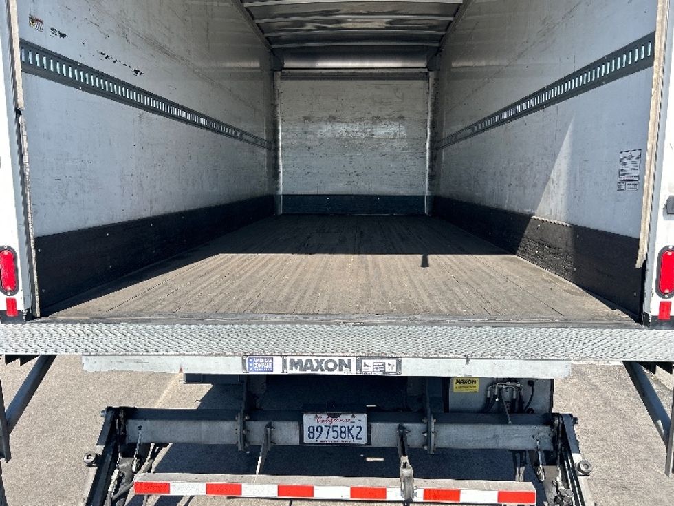 Medium Duty Box Truck-Light and Medium Duty Trucks-Hino-2019-268-Fontana-CA-238,355\n\t\tmiles-$ 36,000 - Image 10